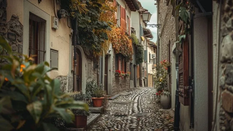 Niché à 1230 mètres d'altitude, ce village incarne le meilleur de la préservation dans les Pyrénées-Orientales