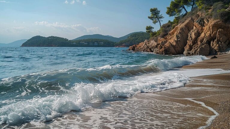 Pourquoi le Lavandou pourrait-il disparaître sous les vagues ? Découvrez les enjeux de l'érosion côtière !
