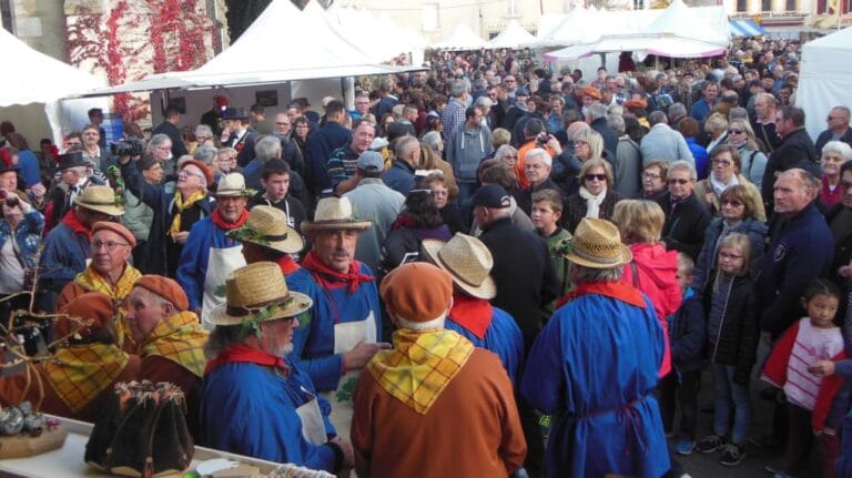 découvrez la fête de la châtaigne, un événement festif qui célèbre cette savoureuse noix d'automne. participez à des activités conviviales, dégustez des spécialités locales, et profitez d'animations pour toute la famille dans une ambiance chaleureuse et festive !