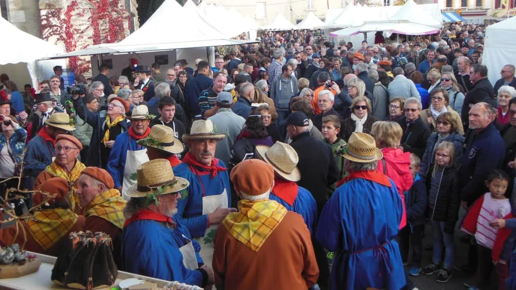 découvrez la fête de la châtaigne, un événement festif qui célèbre cette savoureuse noix d'automne. participez à des activités conviviales, dégustez des spécialités locales, et profitez d'animations pour toute la famille dans une ambiance chaleureuse et festive !