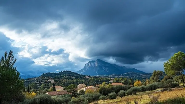 Des pluies torrentielles s'abattent sur le Var : l'équivalent d'un mois d'eau en seulement une heure