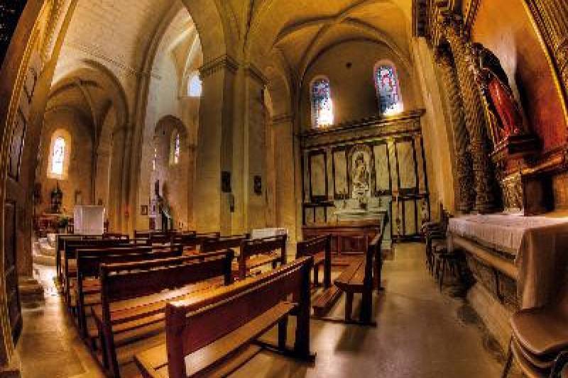 découvrez saint-symphorien, un pittoresque village situé à eyragues, où nature et patrimoine se rencontrent. explorez ses charmantes ruelles, ses sites historiques et profitez d'un cadre de vie paisible au cœur de la provence.
