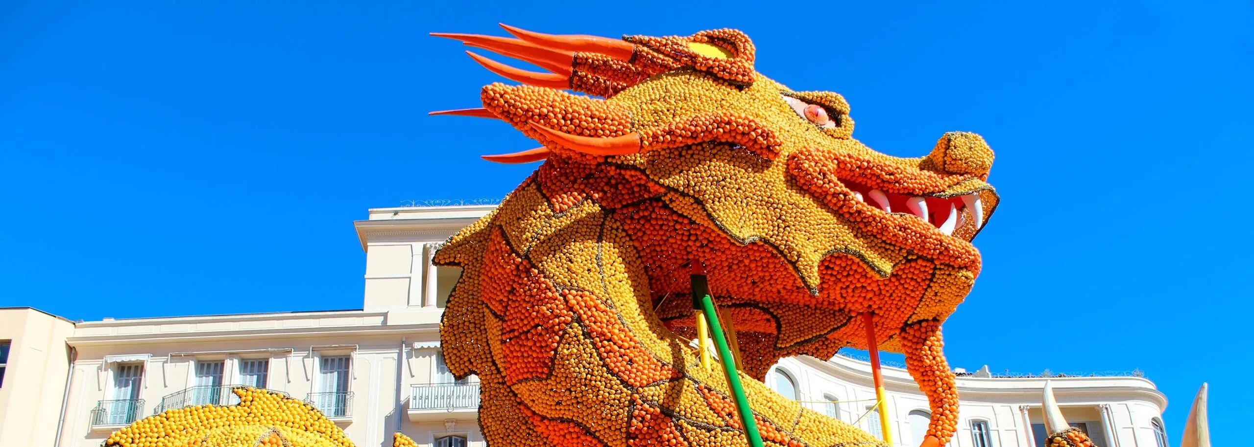 découvrez la fête du citron, un événement coloré et festif à menton, où vous pourrez admirer d'incroyables sculptures en agrumes, participer à des défilés et savourer des spécialités locales. plongez dans une ambiance joyeuse et profitez de cette célébration unique du citron !