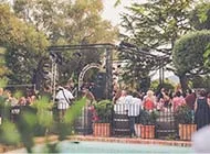 découvrez 'mas escaravatiers', une expérience unique où le charme de la provence rencontre l'art de vivre. profitez d'un séjour inoubliable au cœur de paysages pittoresques, avec des hébergements confortables et une ambiance authentique. réservez dès maintenant votre escapade dans ce cadre idyllique.