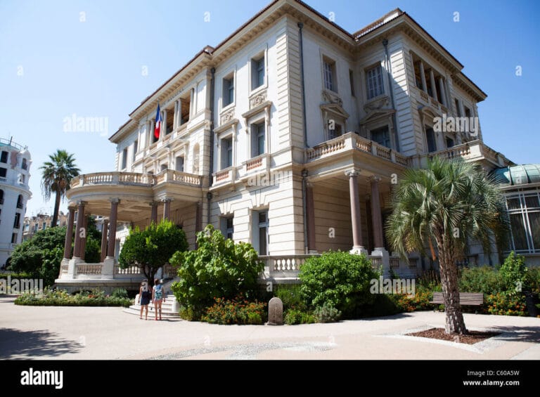 découvrez des nuits d'exception à la villa masséna, un havre de paix alliant luxe et sérénité. profitez d'un cadre magnifique, d'un service personnalisé et d'une ambiance chaleureuse pour un séjour inoubliable.