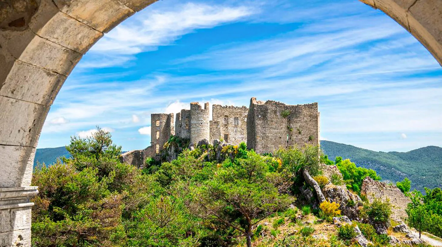 Ce village du Var perché à 1097 m d'altitude fascine depuis 900 ans