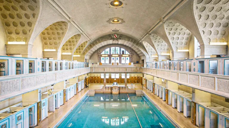 Canicule les 4 plus belles piscines de France.. l'entrée est gratuite
